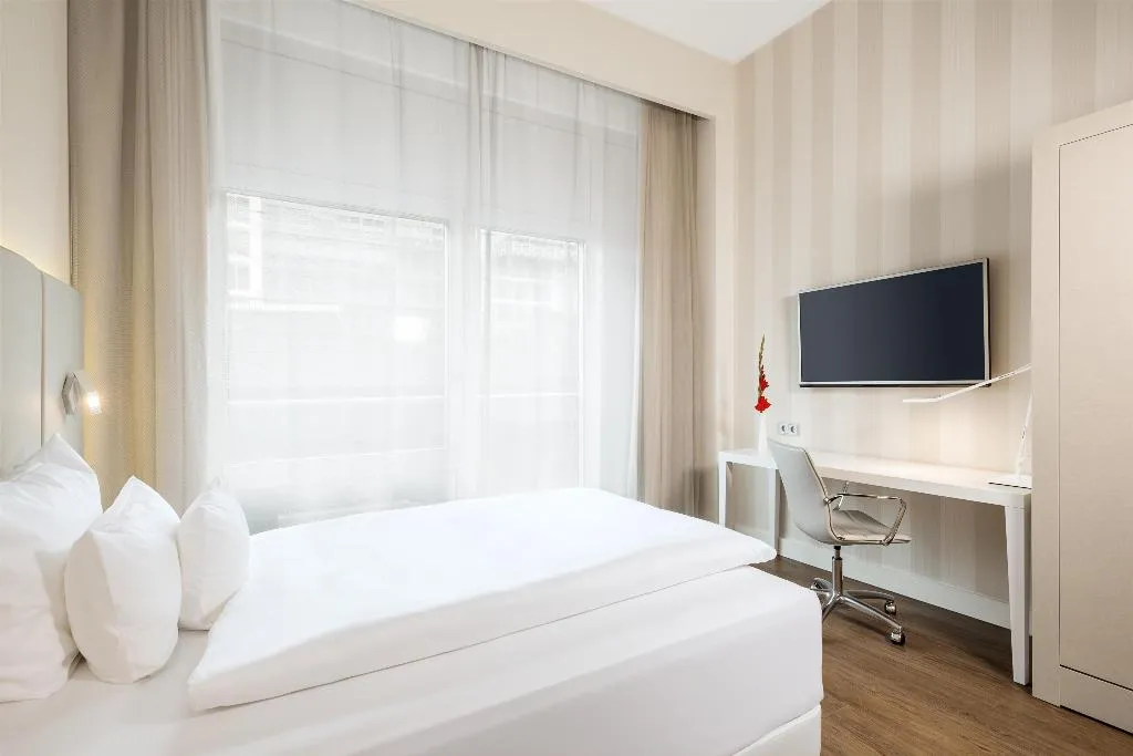 DOUBLE SUPERIOR Room, NH Collection Berlin Mitte Friedrichstrasse, Berlin