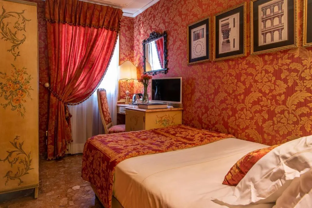 SINGLE WITH SHARED BATHROOM Room, Hotel Santo Stefano, Venice