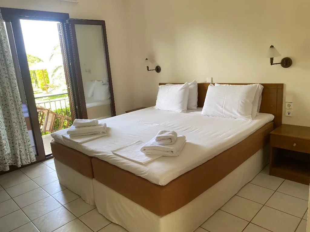STUDIO POOL VIEW Room, Villa Xanthippi, Skiathos