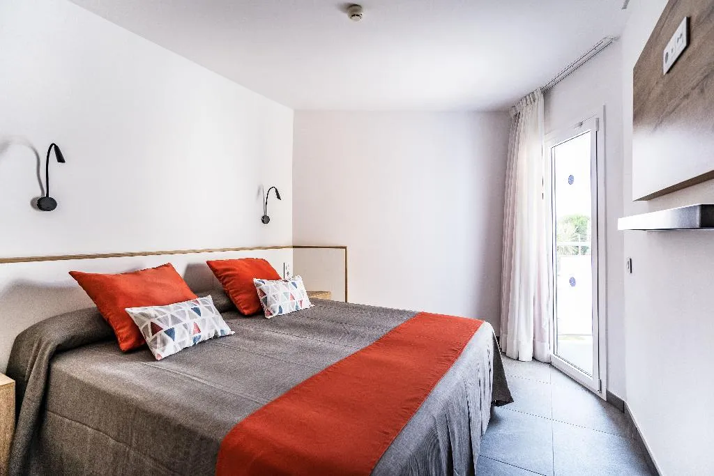 APARTMENT CAPACITY 3 Room, Sunway Apollo, Costa Brava