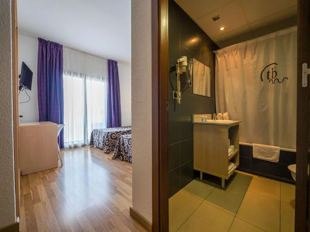 Room, Tossa Beach Center, Costa Brava