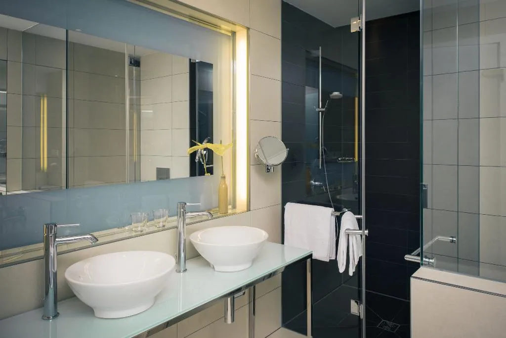 TRIPLE SUPERIOR Room, Vienna House by Wyndham Andel's Berlin, Berlin