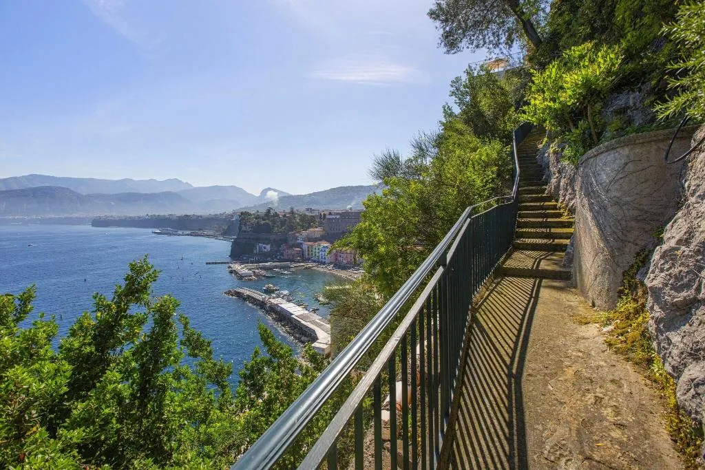 Terrace, Belair, Naples