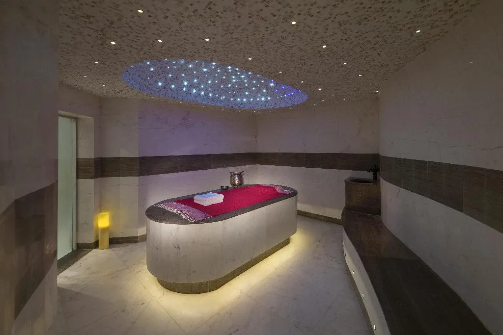 Sports and Entertainment, The Retreat Palm Dubai MGallery by Sofitel, Dubai