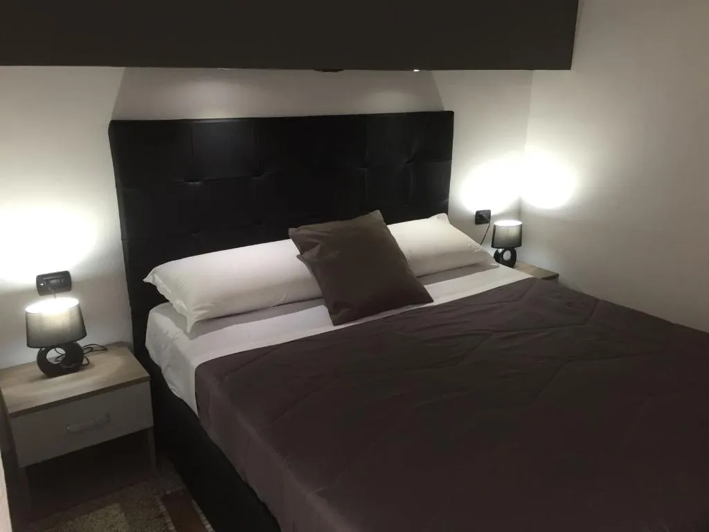 Room, MB95 - Mezzocannone Luxurious Bed&Breakfast, Naples