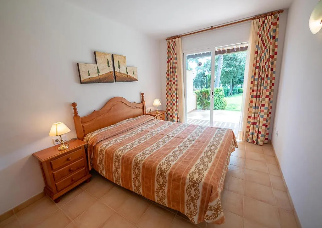 VILLA THREE BEDROOMS Room, Golf Beach, Costa Brava