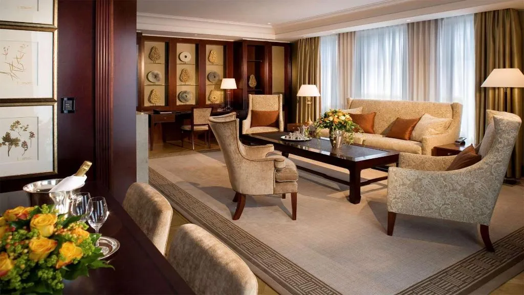 SUITE WITH VIEWS Room, Adlon Kempinski Berlin, Berlin