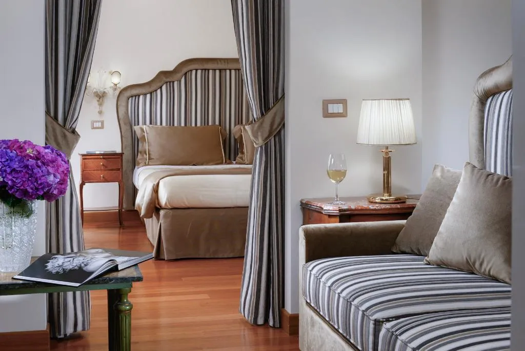 JUNIOR SUITE STANDARD Room, Forum, Rome