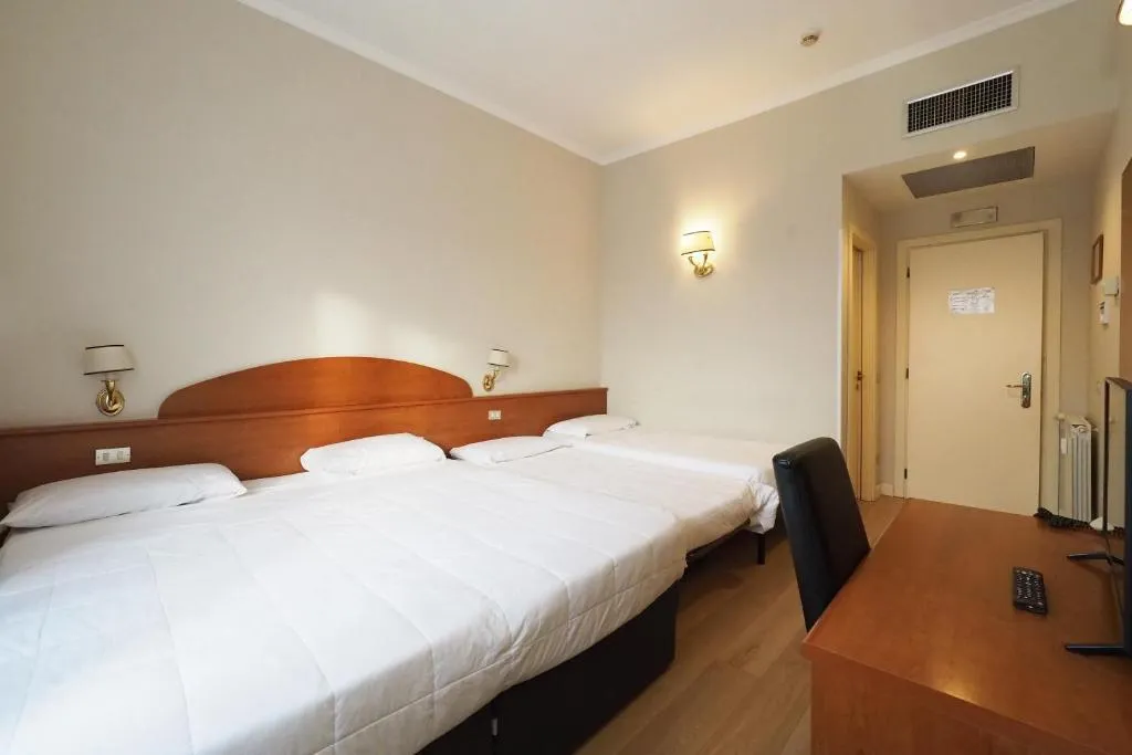 QUADRUPLE STANDARD Room, Laura, Rome