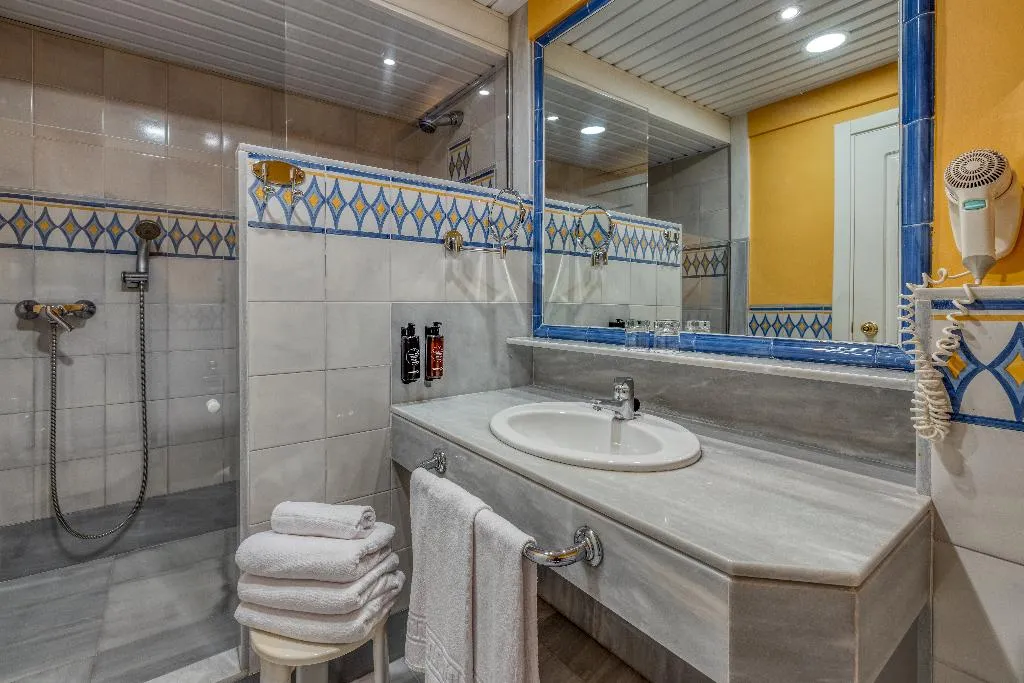 TRIPLE STANDARD Room, AZZ Guadacorte Campo de Gibraltar, Costa De La Luz