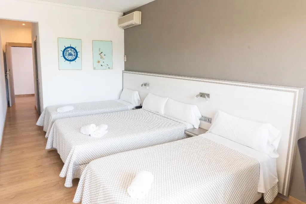 FAMILY ROOM STANDARD Room, Planas, Costa Dorada