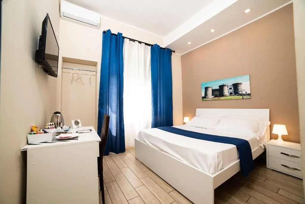 Room, B B Metropolitan, Naples