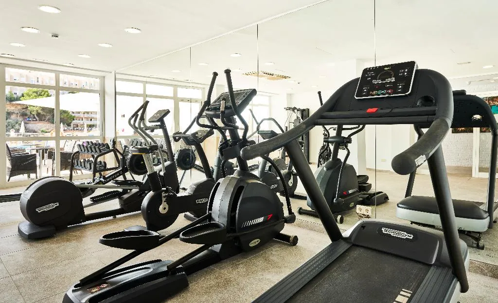 Sports and Entertainment, Hotel Globales Cala Viñas Adults Only +16, Majorca