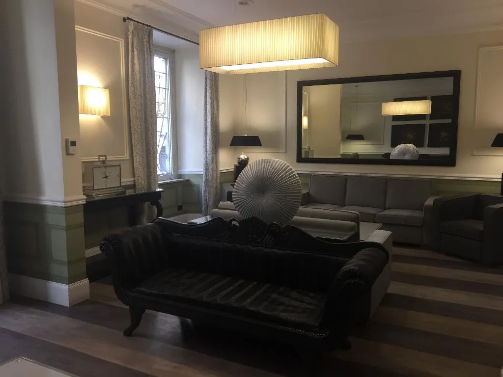 Lobby, Giglio Dell'Opera, Rome