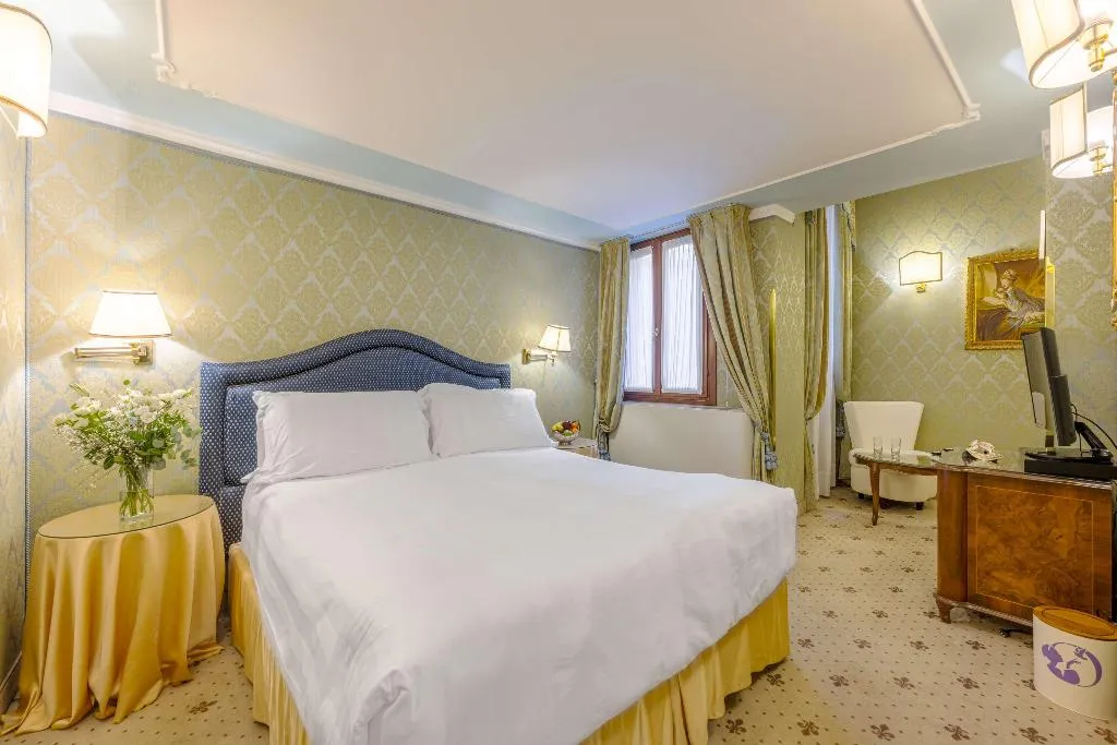 Room, Colombina, Venice