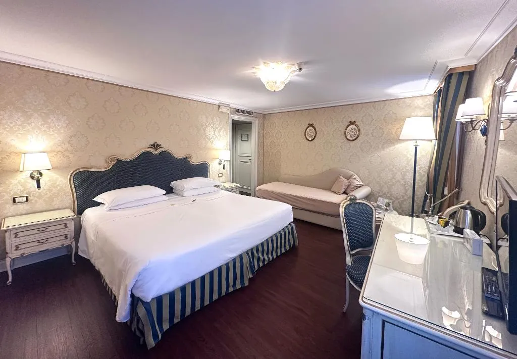 JUNIOR SUITE CANAL VIEW Room, Antiche Figure, Venice