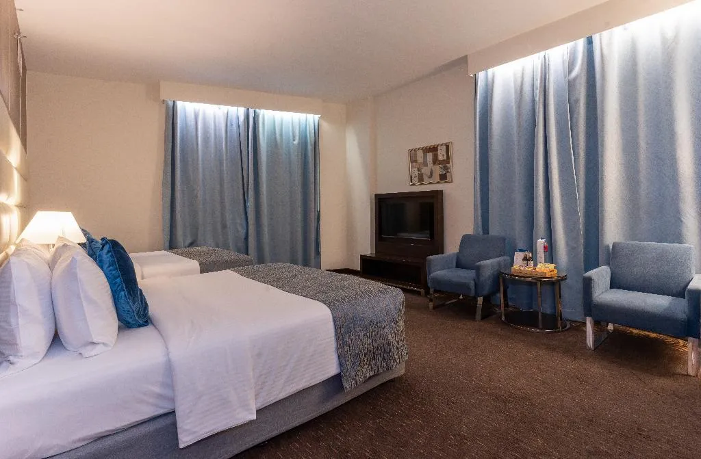 JUNIOR SUITE TWO QUEEN BEDS NON SMOKING Room, Howard Johnson Bur Dubai, Dubai