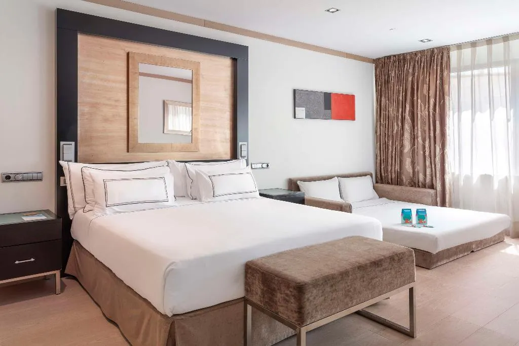 FAMILY ROOM STANDARD Room, Melia Madrid Princesa, Madrid