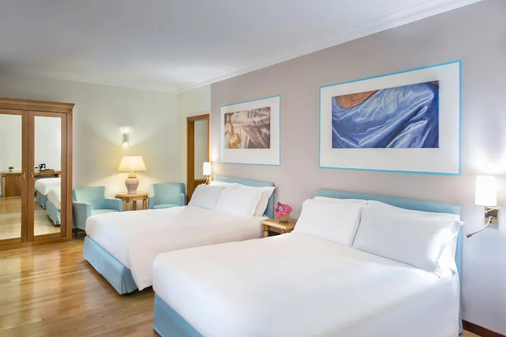 Room, Renaissance Naples Mediterraneo, Naples
