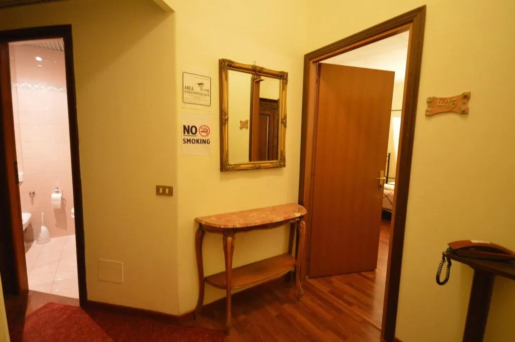 Lobby, Alexis, Rome