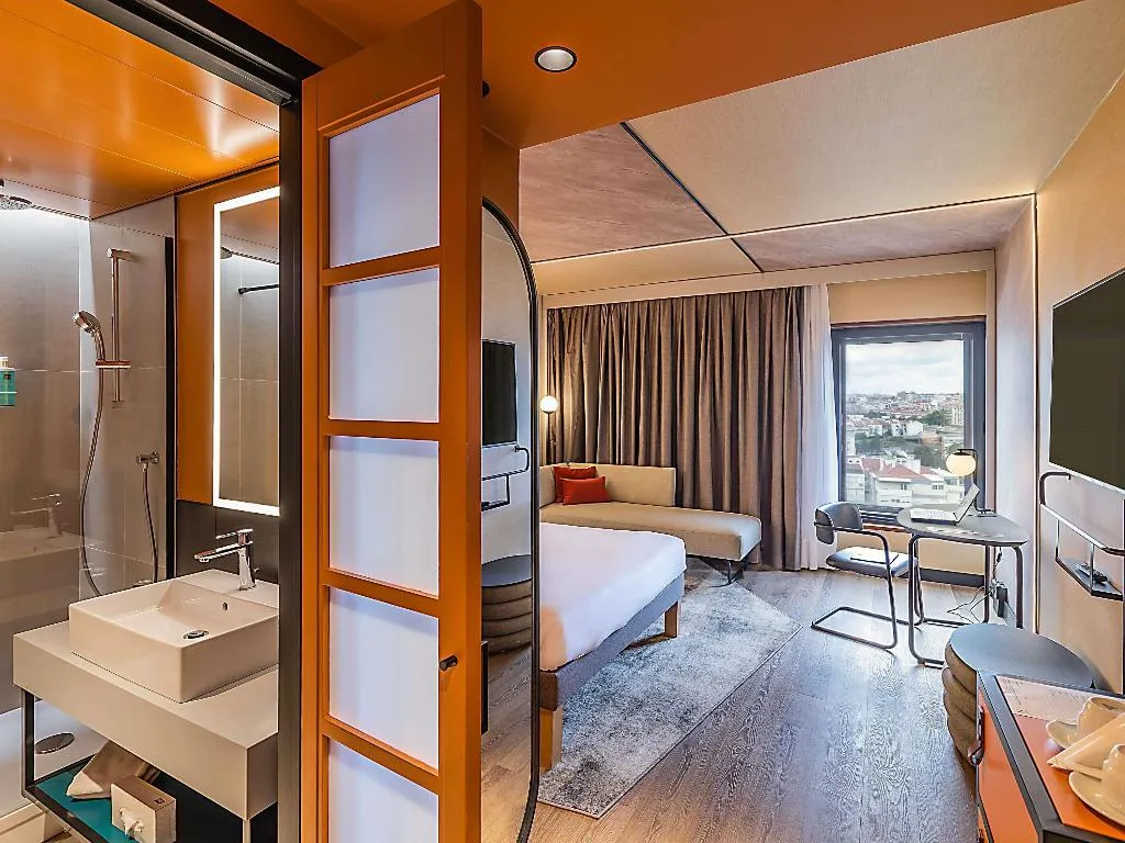 SINGLE SUPERIOR Room, Novotel Lisboa, Lisbon