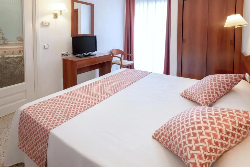 DOUBLE POOL VIEW Room, GHT Balmes - Apartaments & Splash, Costa Brava