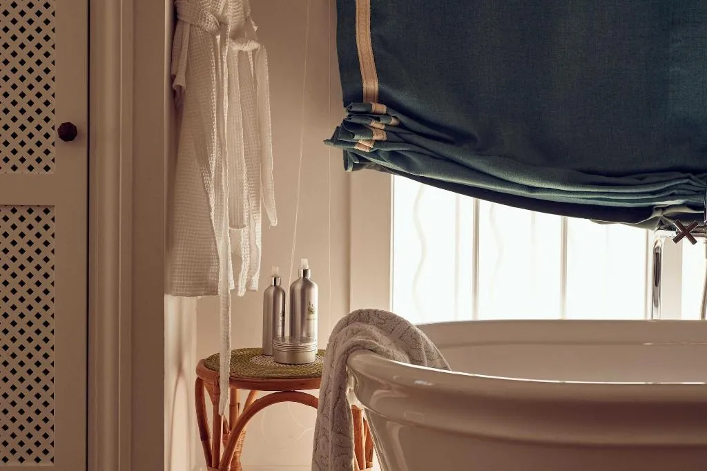 Room, Cristine Bedfor, Menorca