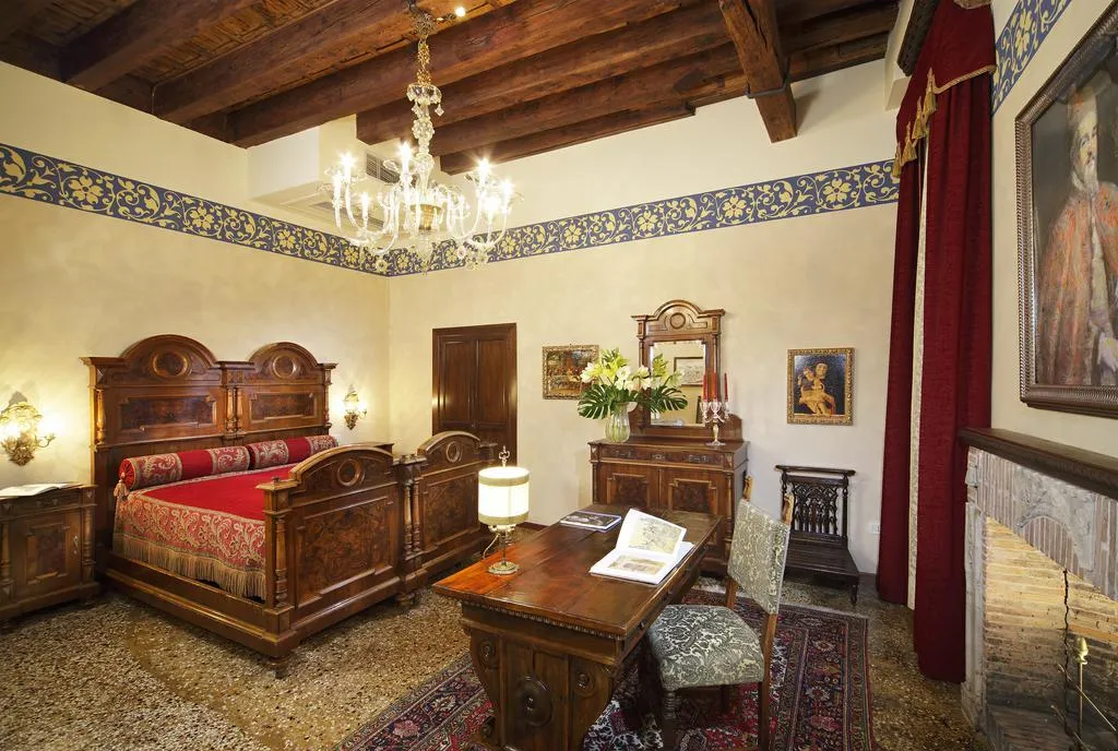 JUNIOR SUITE STANDARD Room, Palazzo Priuli Hotel, Venice