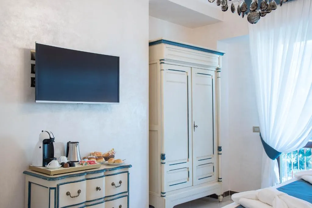 TRIPLE SUPERIOR SEA VIEW Room, B&B Palazzo Montesanto, Naples