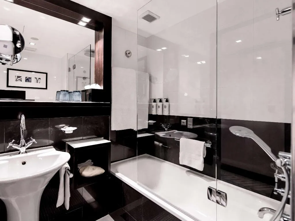 JUNIOR SUITE KING SIZE BED Room, Sofitel Lisbon Liberdade, Lisbon