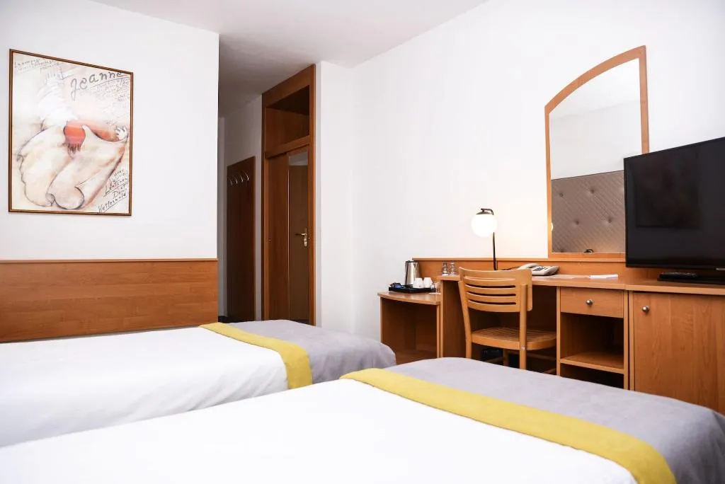Room, Dwor w Tomaszowicach, Krakow