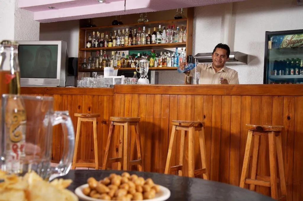 Bar, Antillano, Cancun Area