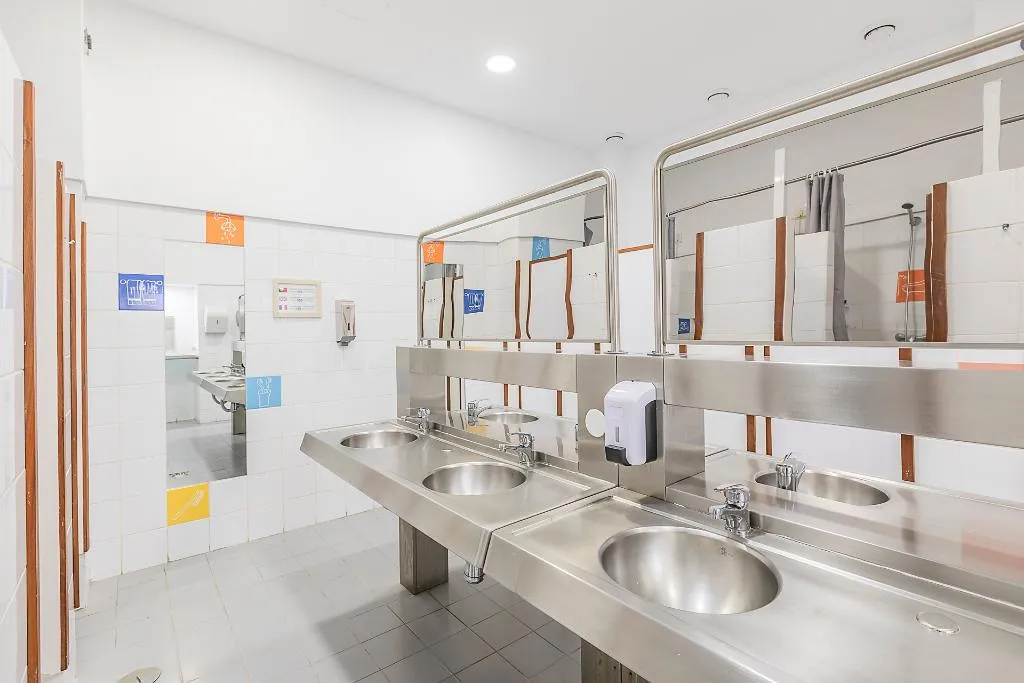 Room CAPACITY 6 WITH SHARED BATHROOM Room, Hi Lisbon – Pousada De Juventude, Lisbon