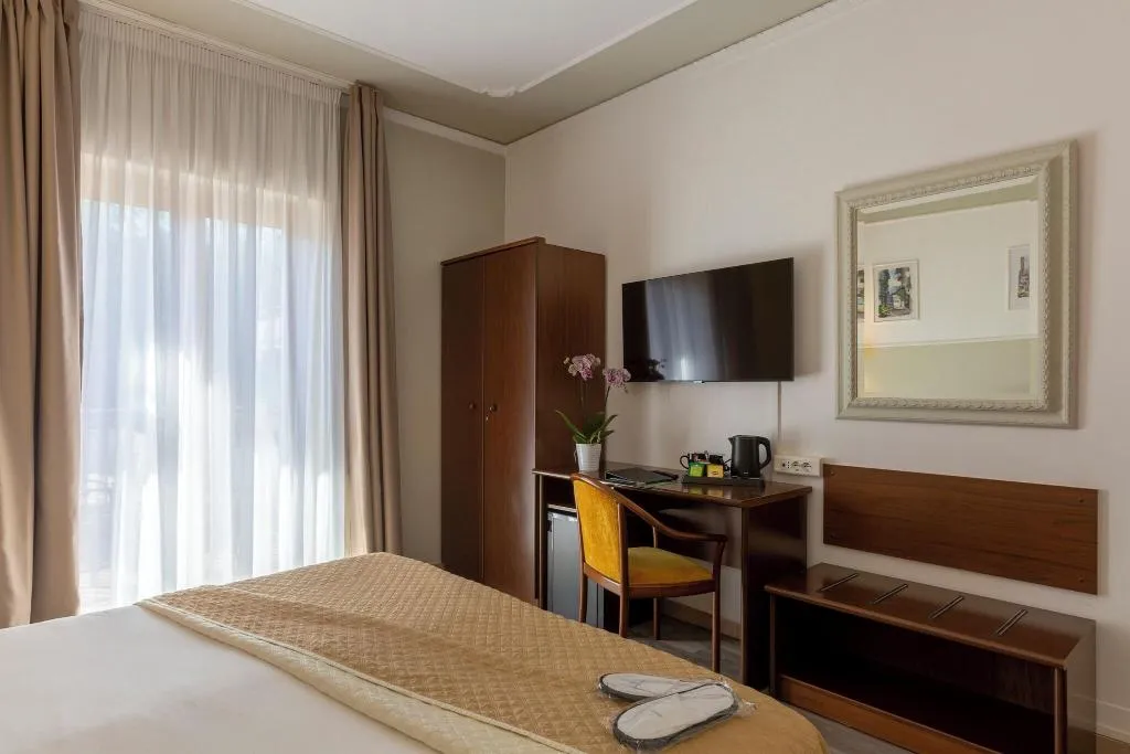 TRIPLE STANDARD Room, Hotel Central, Naples