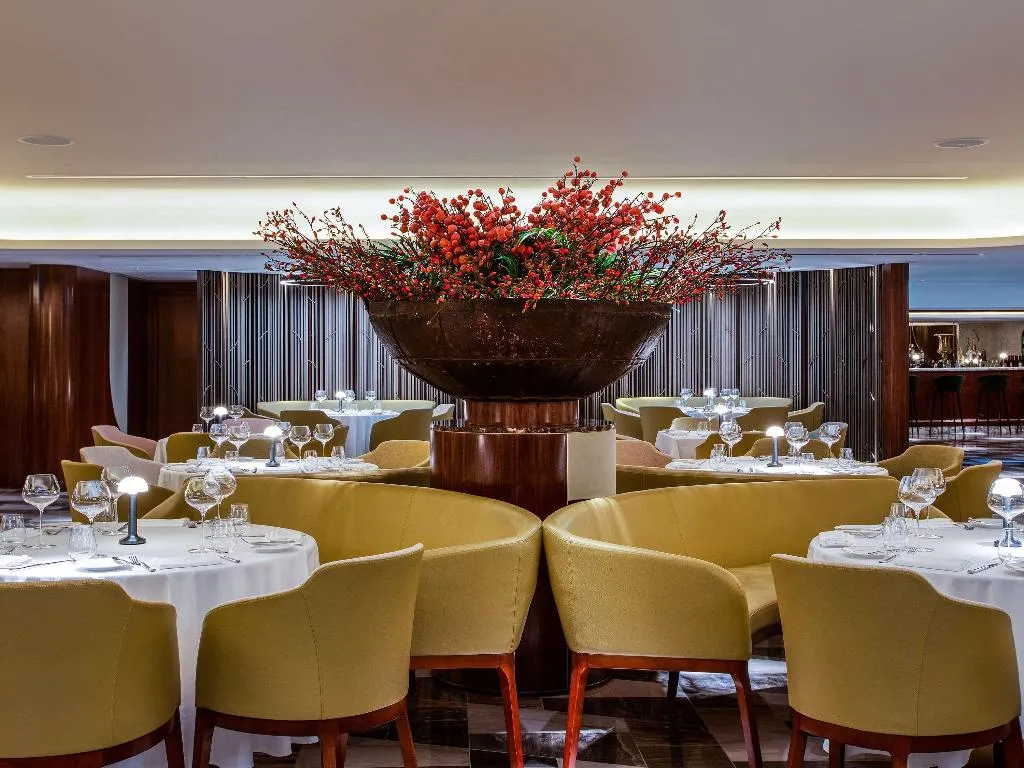 Restaurant, Queen Elizabeth 2, Dubai