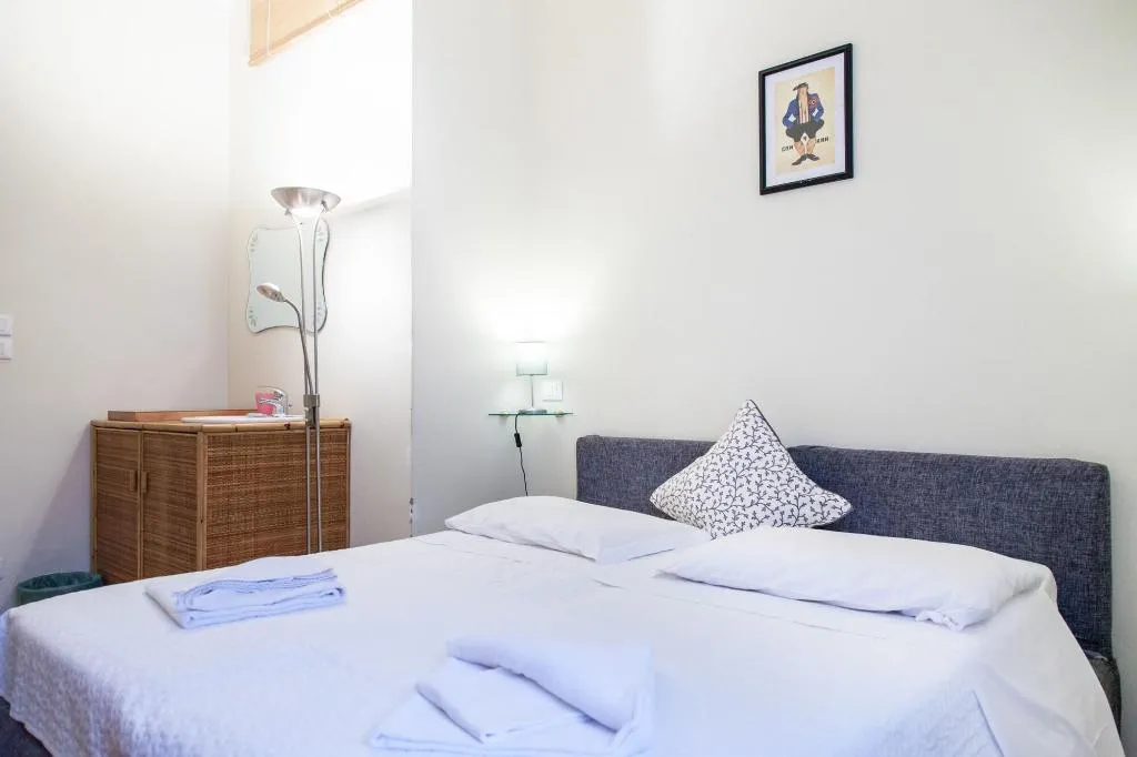 Room, Bed & Bed Cassia, Florence