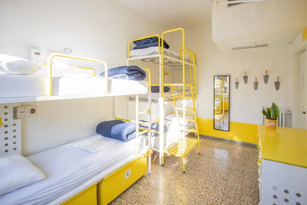 FAMILY ROOM CAPACITY 5 Room, Ostello Bello Lake Como, Milan