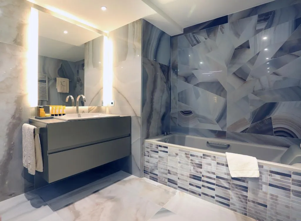 APARTMENT CAPACITY 6 THREE BEDROOM Room, Cosmo Apartments Platja D'Aro, Costa Brava