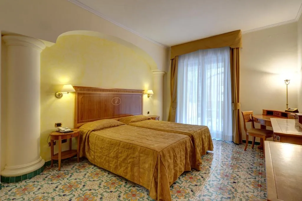 QUADRUPLE STANDARD Room, President, Naples