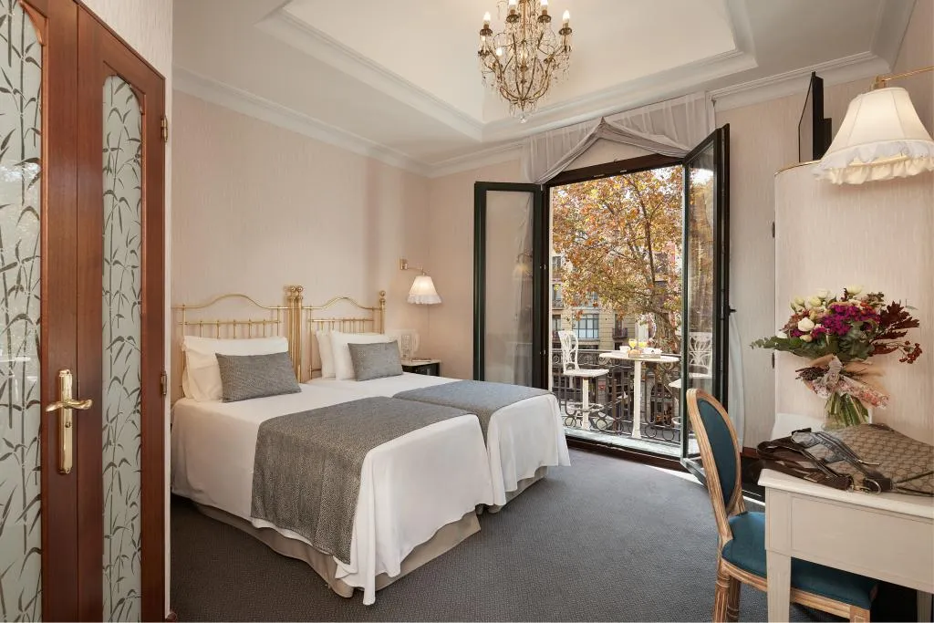 Double or Twin DELUXE WITH BALCONY Room, Continental Barcelona Hotel, Barcelona