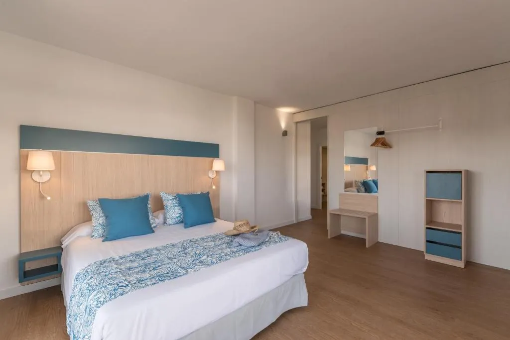 QUADRUPLE STANDARD Room, Hotel Salou Beach Rentalmar, Costa Dorada