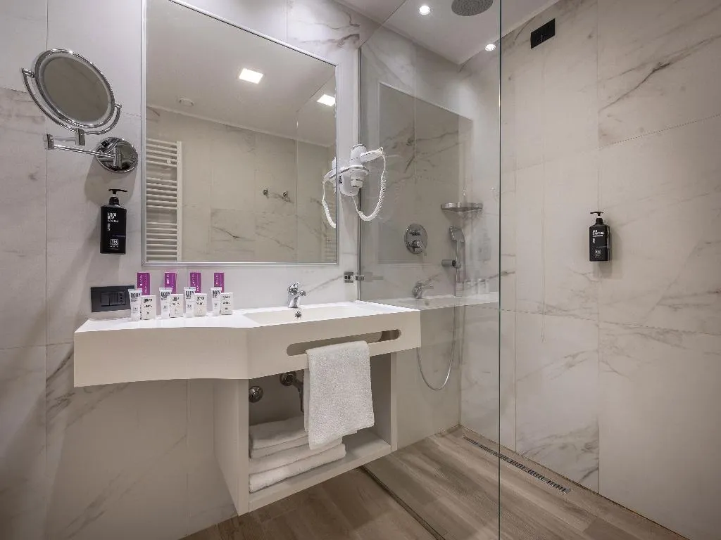 QUADRUPLE STANDARD Room, iH Hotels Milano St. John, Milan