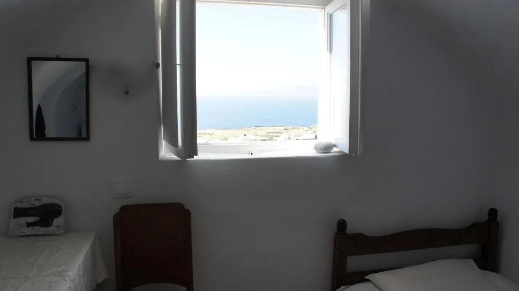 Room, Marcos Rooms, Santorini