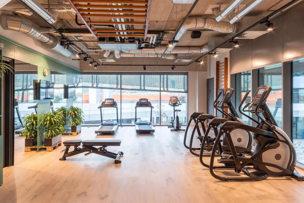Sports and Entertainment, Moxy Amsterdam Houthavens, Amsterdam