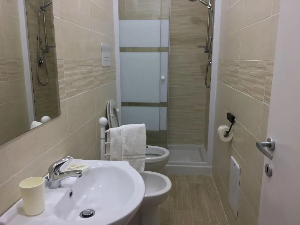 Room, B B Metropolitan, Naples
