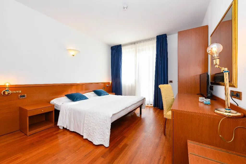 DOUBLE SUPERIOR Room, New Hotel Genziana, Venice