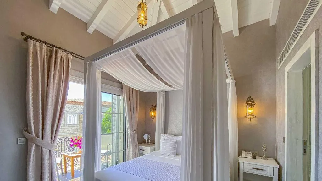 Room DELUXE WITH BALCONY Room, Provence Mansion Alacati, Izmir