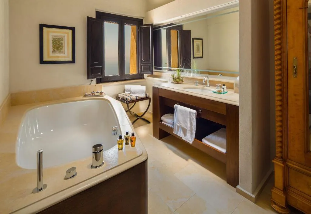 Room, Monastero Santa Rosa Hotel & Spa, Naples