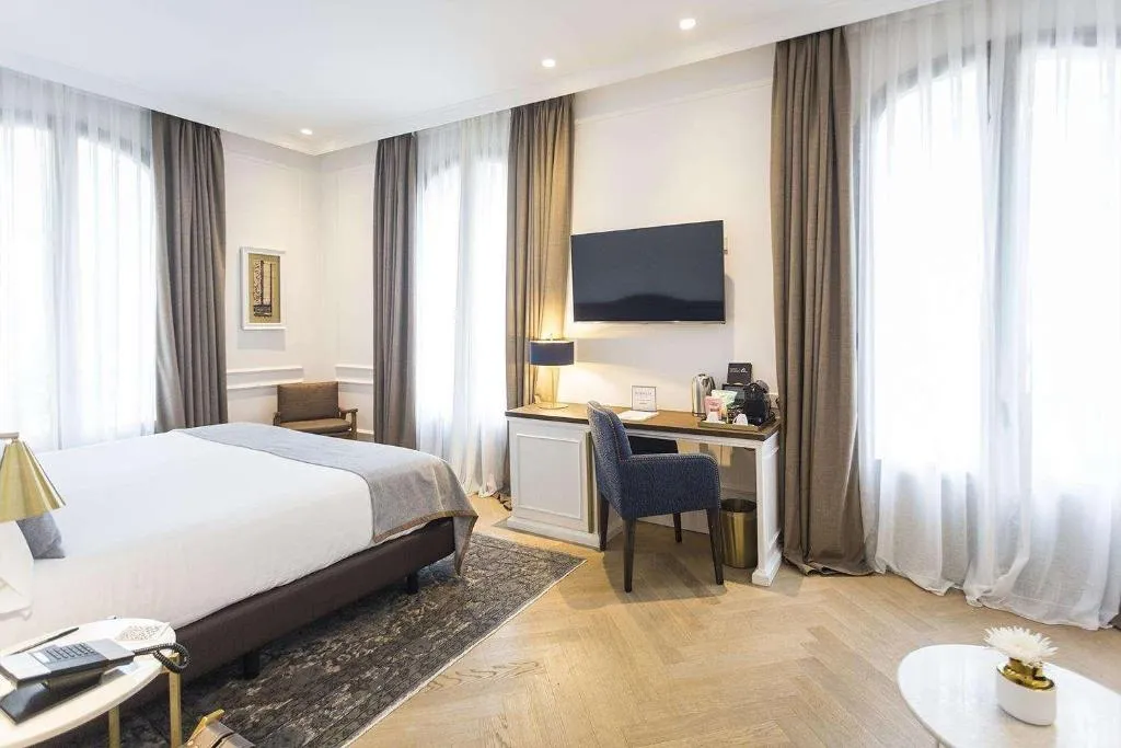 Room, Midmost Barcelona, Barcelona