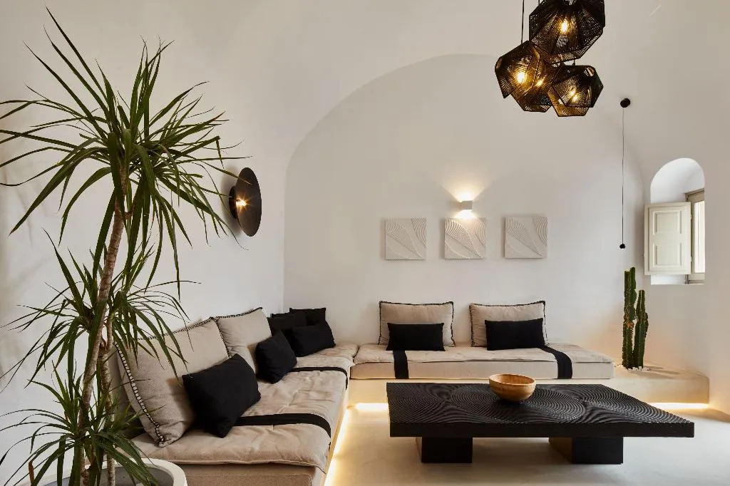 SUITE SUPERIOR WITH PRIVATE POOL Room, You And Me Suites, Santorini